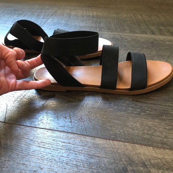 ARIZONA JEAN CO. BLK STRAP AROUND ANKLE SANDALS SIZE 10M - Picture 3 of 9